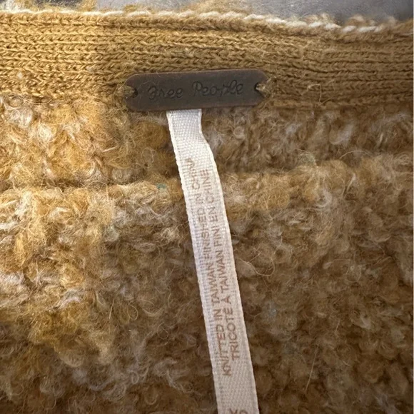 Free People Sweater - oversized and off the shoulder - Picture 2 of 2